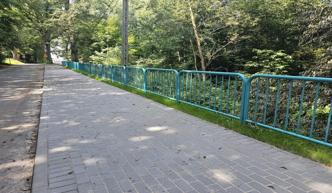 Jak dobrać barierki drogowe do rodzaju drogi? Kompletny przewodnik dla inwestorów i wykonawców