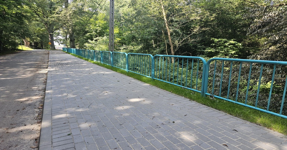 Jak dobrać barierki drogowe do rodzaju drogi? Kompletny przewodnik dla inwestorów i wykonawców